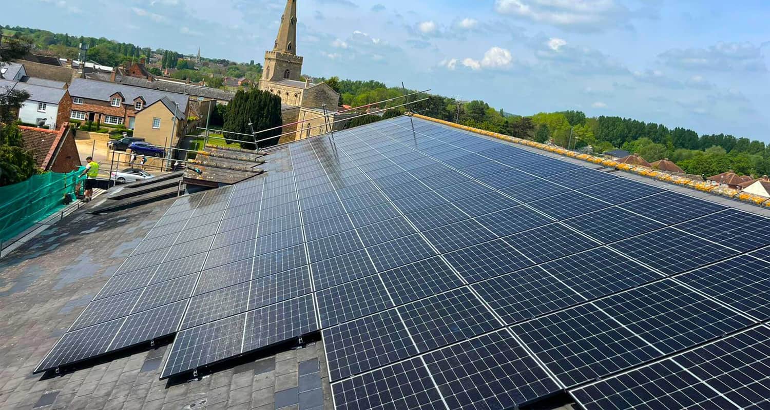 664GW of photovoltaic installations! While installations decline in many countries, China's photovoltaic industry dominates globally.
